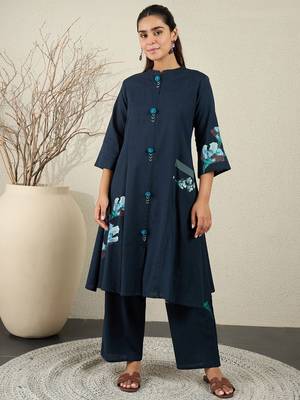 Women Floral Printed Mandarin Collar Pure Cotton Kurta with Trousers 2