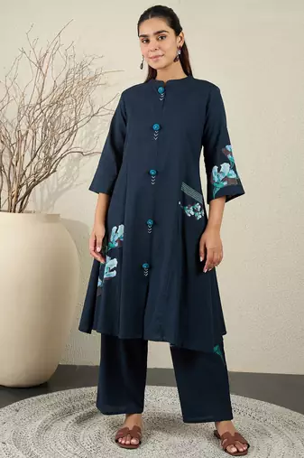 Women Floral Printed Mandarin Collar Pure Cotton Kurta with Trousers