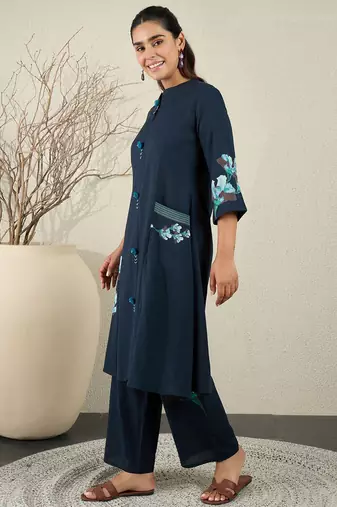 Women Floral Printed Mandarin Collar Pure Cotton Kurta with Trousers