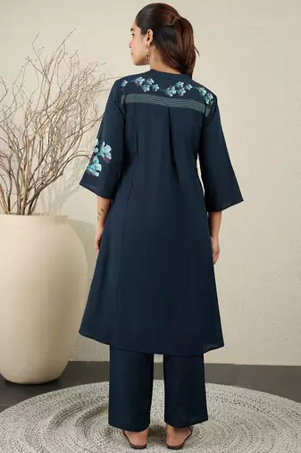 Women Floral Printed Mandarin Collar Pure Cotton Kurta with Trousers