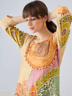 Women Printed Regular Kurta with Trousers 1