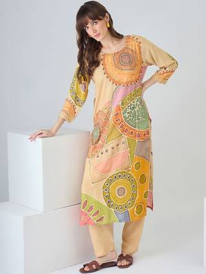 Women Printed Regular Kurta with Trousers 2