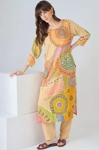 Women Printed Regular Kurta with Trousers