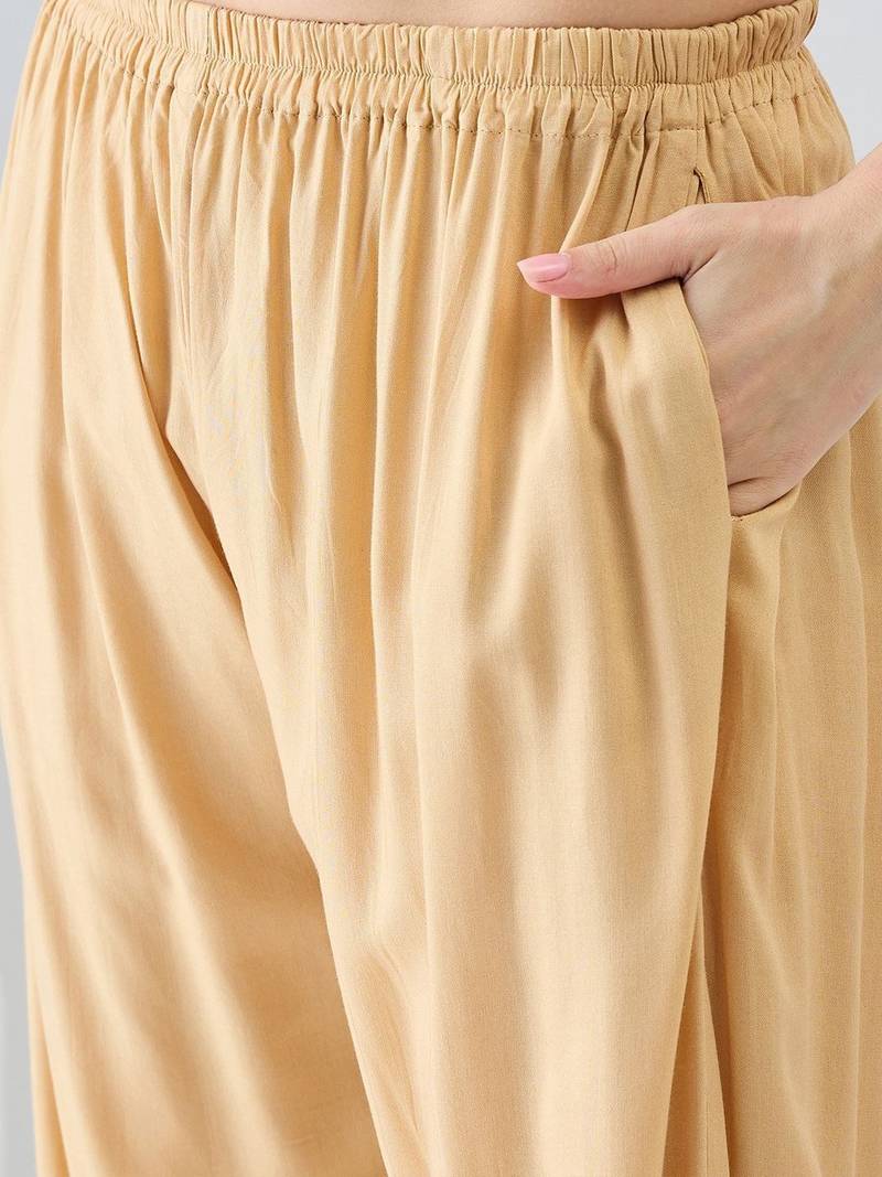 Women Printed Regular Kurta with Trousers