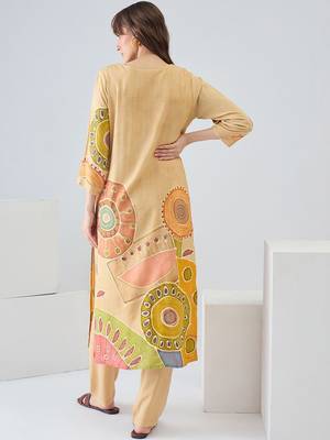 Women Printed Regular Kurta with Trousers 4