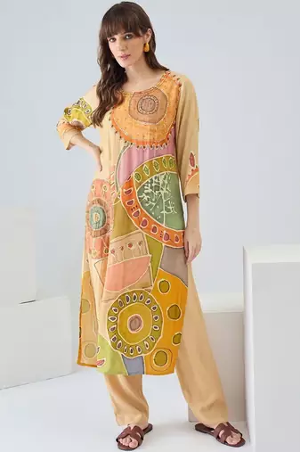 Women Printed Regular Kurta with Trousers