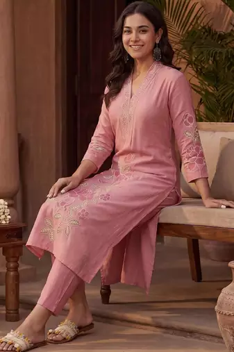 Women Floral Embroidered Regular Thread Work Kurta with Trousers