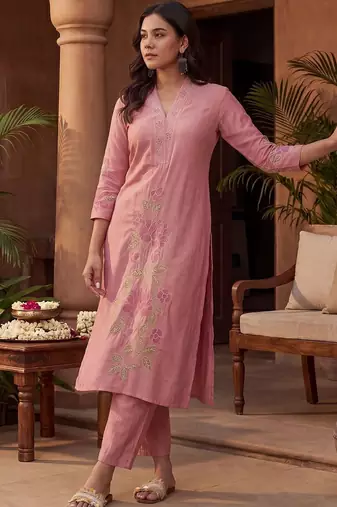Women Floral Embroidered Regular Thread Work Kurta with Trousers