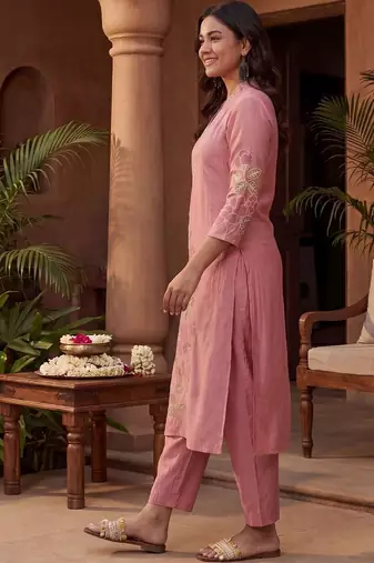 Women Floral Embroidered Regular Thread Work Kurta with Trousers