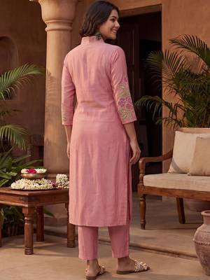 Women Floral Embroidered Regular Thread Work Kurta with Trousers 6