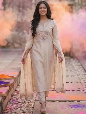 Women Floral Embroidered Regular Thread Work Liva Kurta with Trousers & With Dupatta 1