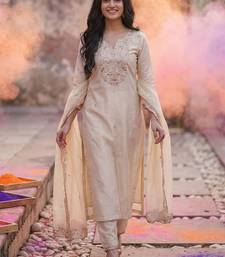 Women Floral Embroidered Regular Thread Work Liva Kurta with Trousers & With Dupatta