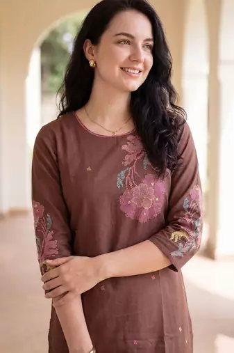 Women Floral Embroidered Regular Thread Work Kurta with Trousers