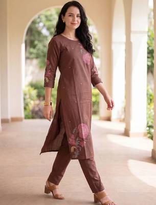 Women Floral Embroidered Regular Thread Work Kurta with Trousers 3