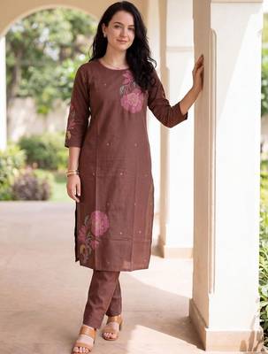 Women Floral Embroidered Regular Thread Work Kurta with Trousers 6