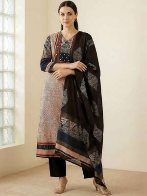 Women Printed Regular Beads and Stones Pure Cotton Kurta with Trousers & With Dupatta 2