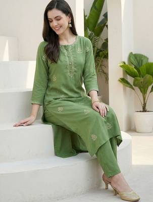 Women Floral Embroidered Regular Thread Work Kurta with Trousers 1