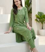 Women Floral Embroidered Regular Thread Work Kurta with Trousers