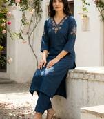 Women Floral Embroidered Regular Thread Work Pure Cotton Kurta with Trousers