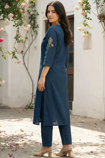 Women Floral Embroidered Regular Thread Work Pure Cotton Kurta with Trousers