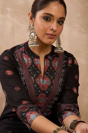 Women Ethnic Motifs Printed Regular Beads and Stones Pure Cotton Kurta with Trousers