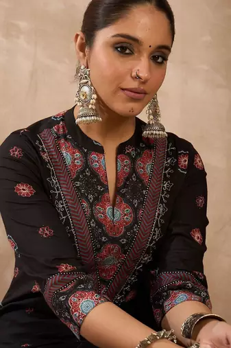 Women Ethnic Motifs Printed Regular Beads and Stones Pure Cotton Kurta with Trousers