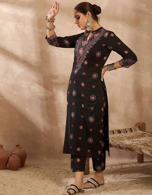 Women Ethnic Motifs Printed Regular Beads and Stones Pure Cotton Kurta with Trousers 3