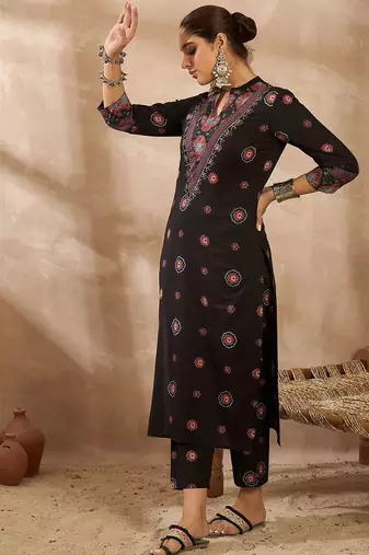 Women Ethnic Motifs Printed Regular Beads and Stones Pure Cotton Kurta with Trousers