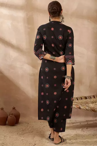 Women Ethnic Motifs Printed Regular Beads and Stones Pure Cotton Kurta with Trousers