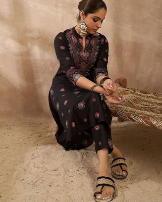Women Ethnic Motifs Printed Regular Beads and Stones Pure Cotton Kurta with Trousers 6