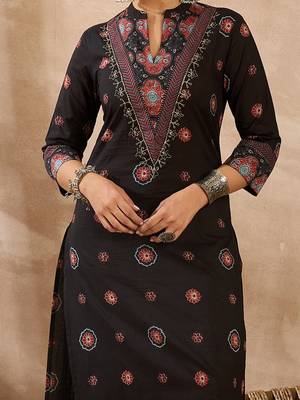 Women Ethnic Motifs Printed Regular Beads and Stones Pure Cotton Kurta with Trousers 7