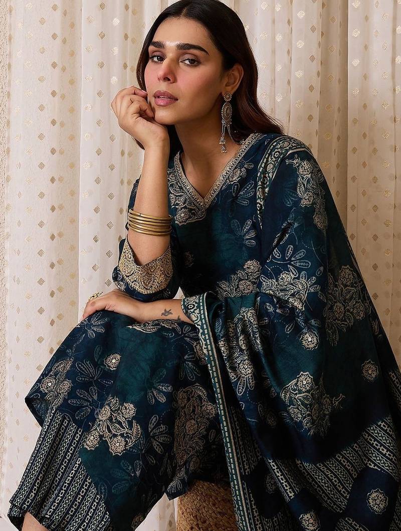 Floral Printed Straight Chanderi Silk Kurta With Trousers & Dupatta
