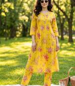Women Floral Printed Regular Pure Cotton Kurta with Trousers