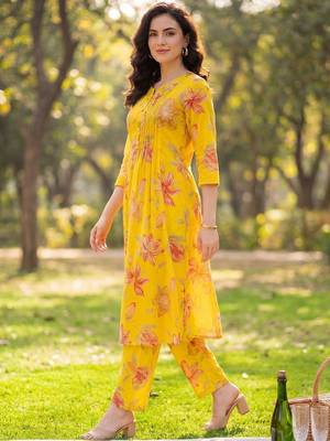 Women Floral Printed Regular Pure Cotton Kurta with Trousers 3