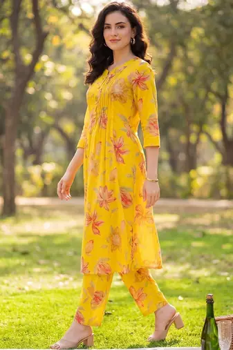 Women Floral Printed Regular Pure Cotton Kurta with Trousers