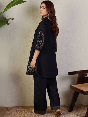 Women Floral Embroidered Thread Work Pure Cotton A-Line Kurti with Trousers 3