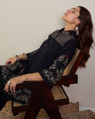 Women Floral Embroidered Thread Work Pure Cotton A-Line Kurti with Trousers 6