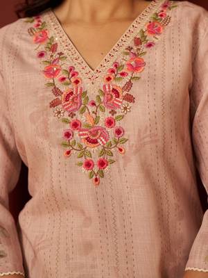 Women Floral Embroidered Linen Kurta with Trousers & Dupatta 3