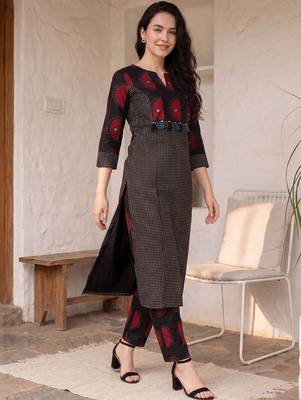 Women Ethnic Motifs Printed Regular Pure Cotton Kurta with Trousers 4