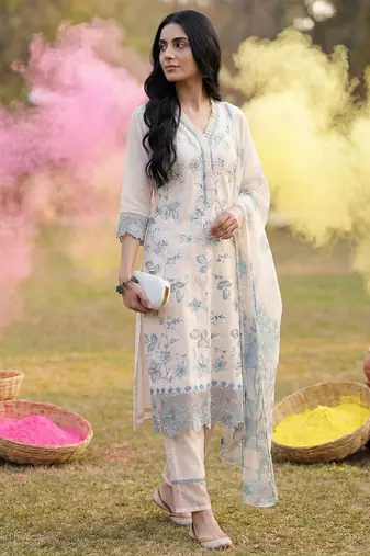 Floral Embroidered Lace Detailed Layered Kurta & Trousers With Dupatta