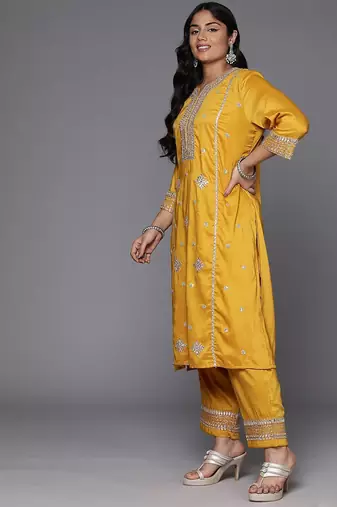 Women Plus Size Ethnic Motifs Embroidered Kurta with Trousers & With Dupatta