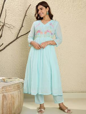 Women Floral Embroidered Regular Thread Work Pure Cotton Kurta with Trousers & With Dupatta 7