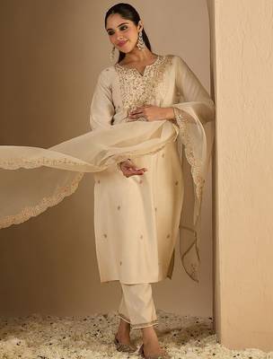 Women Ethnic Motifs Printed Kurta with Trousers & Dupatta 2