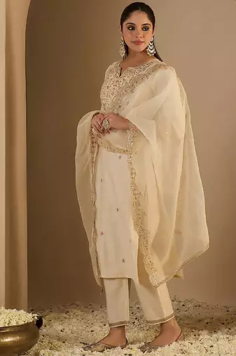 Women Ethnic Motifs Printed Kurta with Trousers & Dupatta