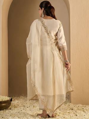 Women Ethnic Motifs Printed Kurta with Trousers & Dupatta 4