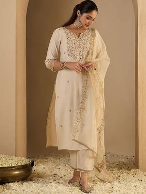 Women Ethnic Motifs Printed Kurta with Trousers & Dupatta 5