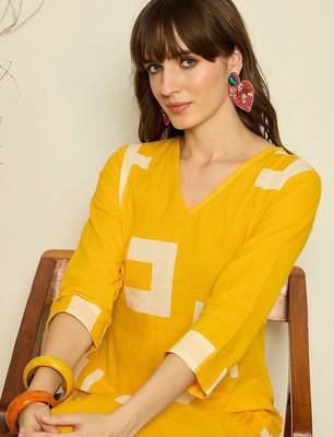 Geometric Printed V-Neck A-Line Pure Cotton Kurta with Trousers 1