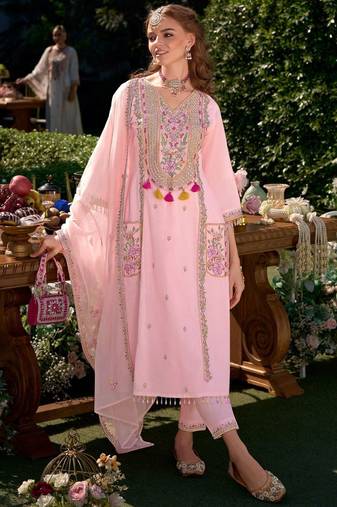 Women Floral Embroidered Regular Kurta with Trousers & With Dupatta