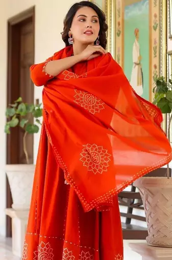 Women Floral Printed Regular Mirror Work Pure Cotton Kurta with Trousers & With Dupatta