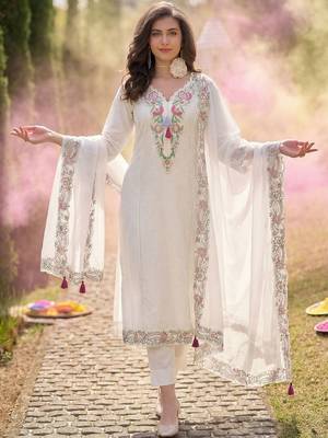 Women Floral Embroidered Regular Thread Work Kurta with Trousers & With Dupatta 1